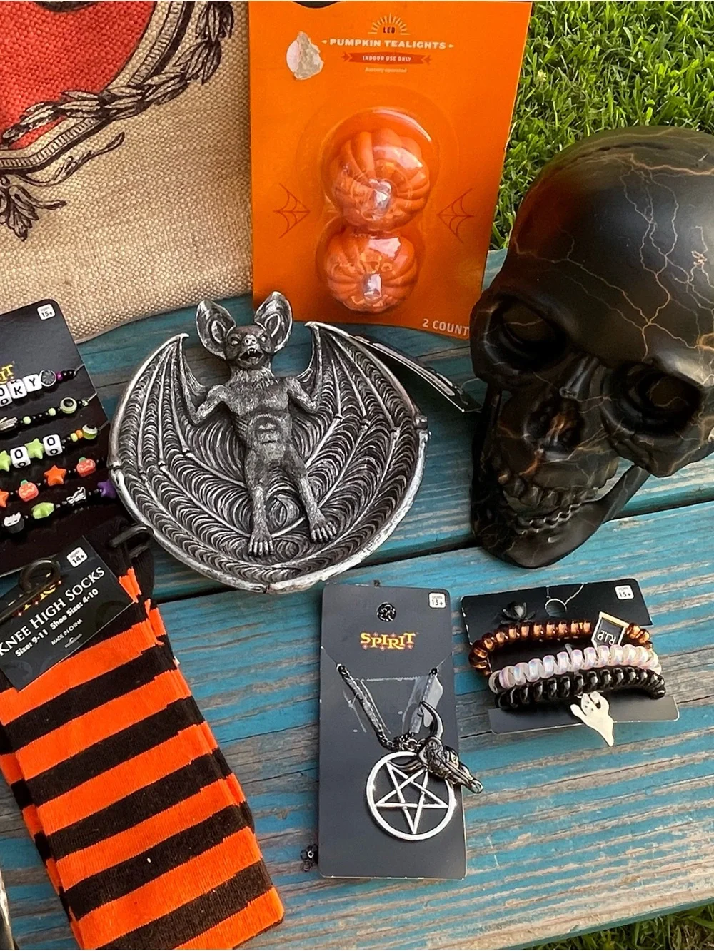 Random Halloween Lot - Picture 4 of 4